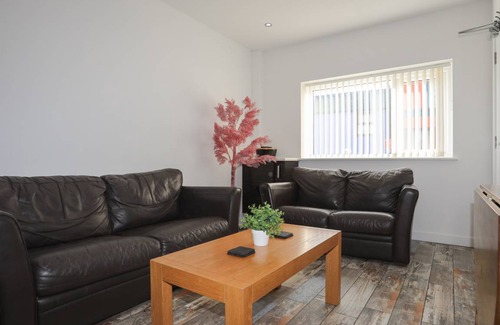 Cemaes Bay Cottage | Cabin ∙ 2 bedrooms ∙ 4 guests