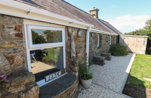 Cilan Uchaf Cottage | Cabin ∙ 2 bedrooms ∙ 4 guests