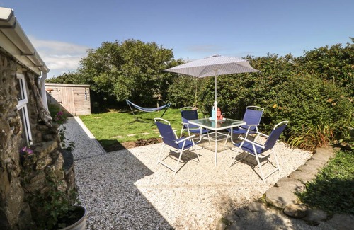 Cilan Uchaf Cottage | Cabin ∙ 2 bedrooms ∙ 4 guests