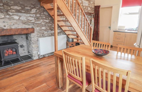 Llangollen Cottage | Cabin ∙ 2 bedrooms ∙ 3 guests