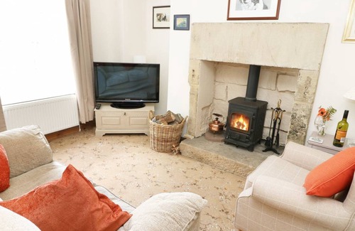 Beeley Cottage | Cabin ∙ 2 bedrooms ∙ 3 guests