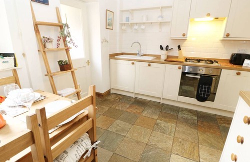 Beeley Cottage | Cabin ∙ 2 bedrooms ∙ 3 guests