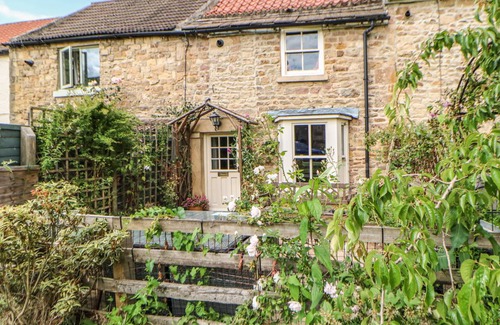 Staindrop Cottage | Cabin ∙ 2 bedrooms ∙ 4 guests