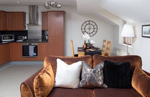Chester-le-Street Cottage | Cabin ∙ 2 bedrooms ∙ 3 guests