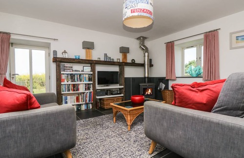 Tredinnick Cottage | Cabin ∙ 2 bedrooms ∙ 4 guests