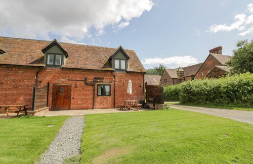Acton Scott Cottage | Cabin ∙ 2 bedrooms ∙ 5 guests