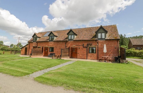 Acton Scott Cottage | Cabin ∙ 2 bedrooms ∙ 5 guests