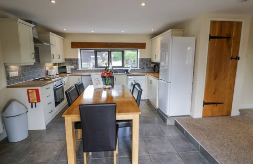 Acton Scott Cottage | Cabin ∙ 2 bedrooms ∙ 5 guests
