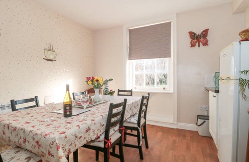 Dursley Cottage | Cabin ∙ 2 bedrooms ∙ 6 guests