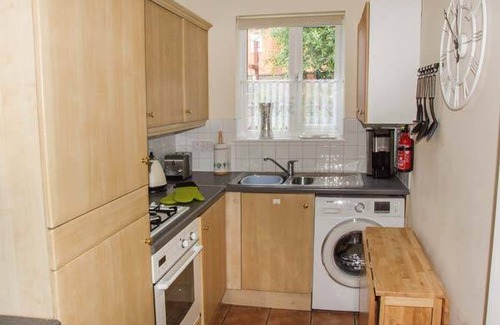 Stratford-upon-Avon Cottage | Cabin ∙ 2 bedrooms ∙ 3 guests