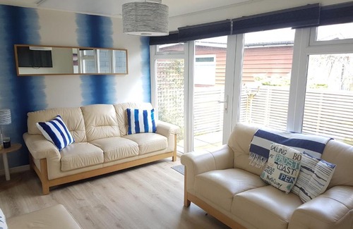 Bont Newydd House | Cabin 246 Riverside, Glan Gwna