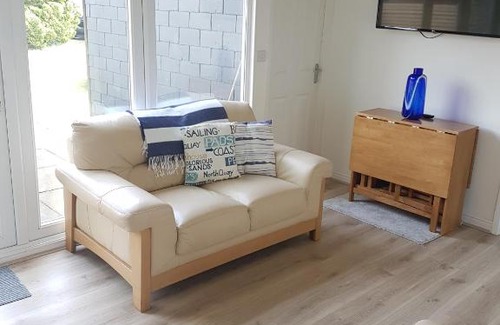 Bont Newydd House | Cabin 246 Riverside, Glan Gwna