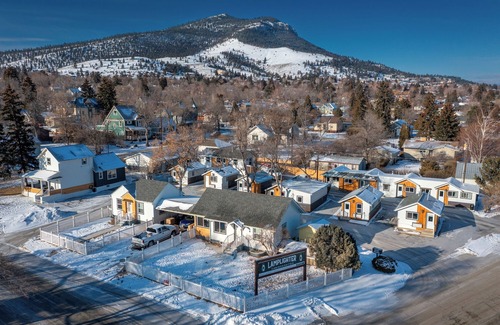 Helena Cabin | Cabin 25 - The Ski Lodge