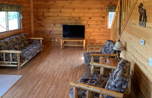 Warrens House | Cabin, 3 Bears Waterpark included, UTV trails