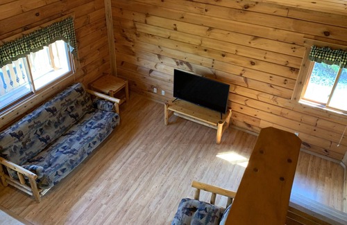 Warrens House | Cabin, 3 Bears Waterpark included, UTV trails