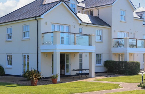 Thurlestone Cottage | Cabin ∙ 3 bedrooms ∙ 5 guests