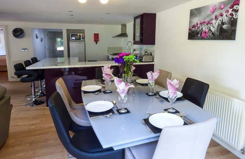 Frodsham Cottage | Cabin ∙ 3 bedrooms ∙ 8 guests