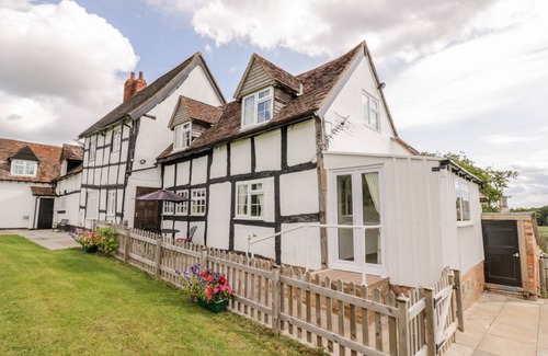 Moreton Cottage | Cabin ∙ 3 bedrooms ∙ 6 guests