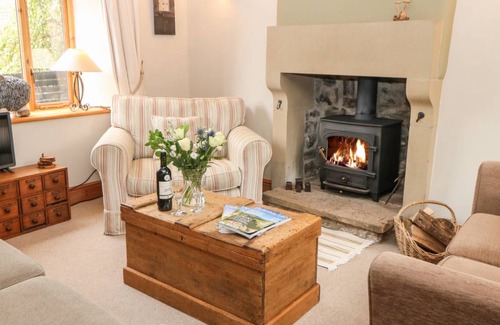 Tideswell Cottage | Cabin ∙ 3 bedrooms ∙ 6 guests