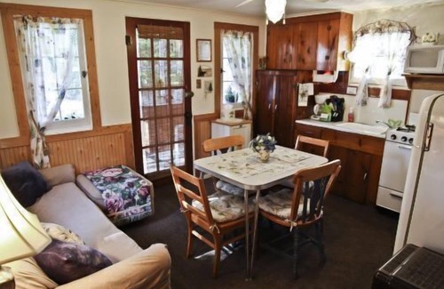 Carp Lake Cabin | Cabin #3 - Chantilly by RedAwning
