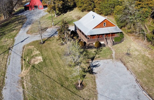 Shelbyville Cabin | Cabin 3 miles outside of Shelbyville, TN city limits