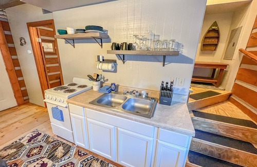 Cherokee Cabin | Cabin #3 - Riverfront w/Gas Fireplace and more!