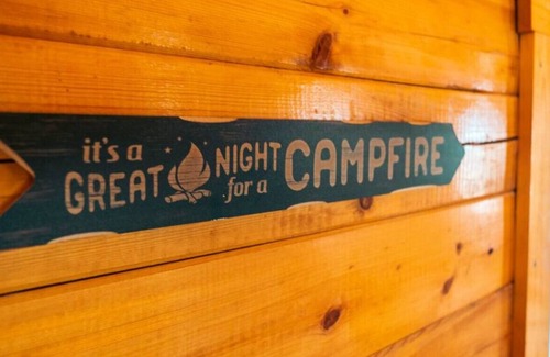Ehrenberg Cabin | Cabin 3 - Rustic River Cabin