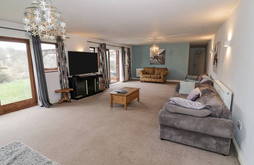 Shatterford Cottage | Cabin ∙ 4 bedrooms ∙ 12 guests