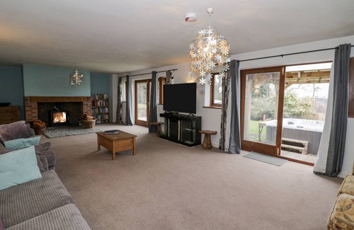Shatterford Cottage | Cabin ∙ 4 bedrooms ∙ 12 guests