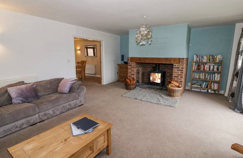 Shatterford Cottage | Cabin ∙ 4 bedrooms ∙ 12 guests
