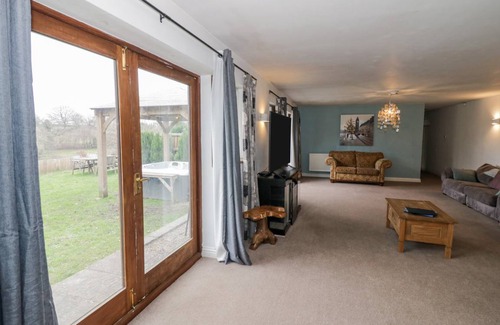 Shatterford Cottage | Cabin ∙ 4 bedrooms ∙ 12 guests
