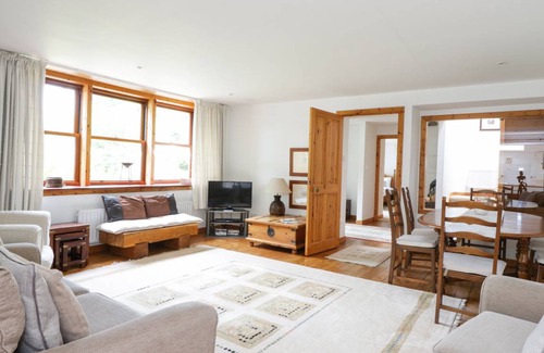Murthill Cottage | Cabin ∙ 4 bedrooms ∙ 8 guests