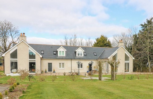 Banff Cottage | Cabin ∙ 4 bedrooms ∙ 8 guests