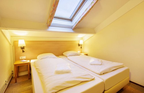 Ouddorp Cottage | Cabin ∙ 4 bedrooms ∙ 8 guests