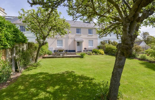 Hope-Cove Cottage | Cabin ∙ 4 bedrooms ∙ 8 guests