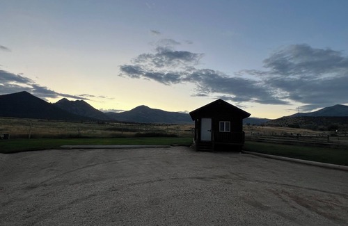 Almo Cabin | Cabin 5 at the Almo Inn Near City of Rocks/Castle Rocks Parks in Idaho
