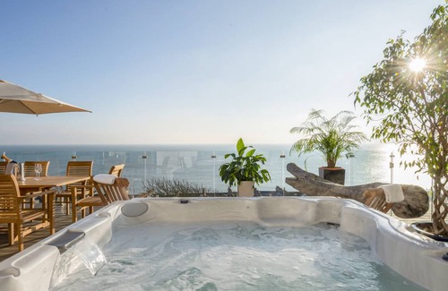 St Leonards-On-Sea Cottage | Cabin ∙ 6 bedrooms ∙ 14 guests