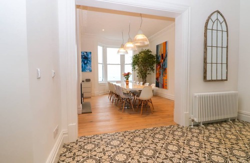 St Leonards-On-Sea Cottage | Cabin ∙ 6 bedrooms ∙ 14 guests