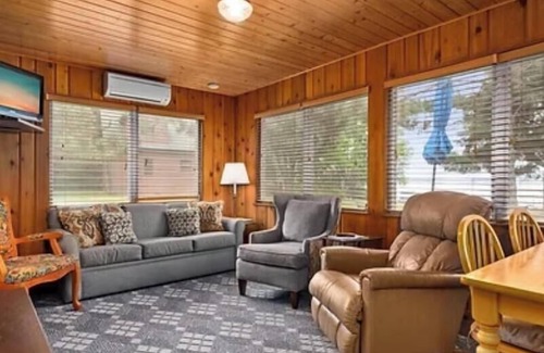 Pine River Apartment | Cabin 7 at Heaths Resort