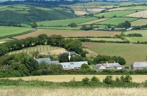 Washbourne Cottage | Cabin ∙ 8 bedrooms ∙ 18 guests