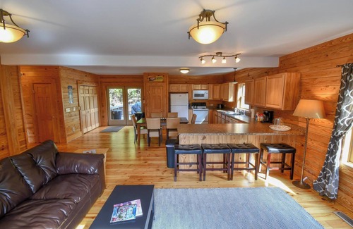 Lexington Cabin | Cabin 80, Luxury 6 bedroom 3 bath Cabin minutes from Downtown Lexington!