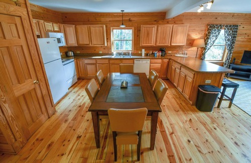 Lexington Cabin | Cabin 80, Luxury 6 bedroom 3 bath Cabin minutes from Downtown Lexington!