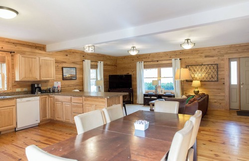 Lexington House | Cabin 82 - The Marshall - 6 bedrooms, sleeps 12, minutes from downtown Lexington