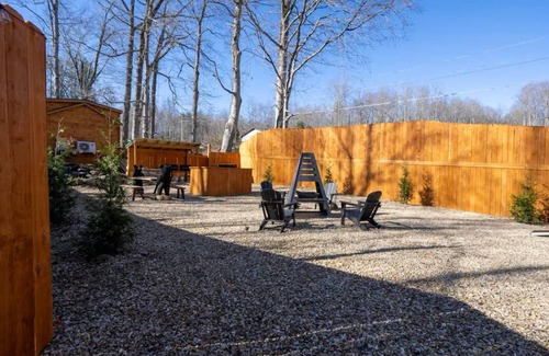 Rocky Grove Cabin | Cabin Apt 20min to Gatlinburg across from Ntl Park GameRoom+FirePit+Pet Friendly