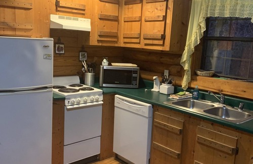 Slade Cabin | Cabin centrally located with hot tub and wi-fi