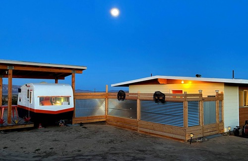 Landers Cabin | Cabin Des Artiste - For The Creative Mind