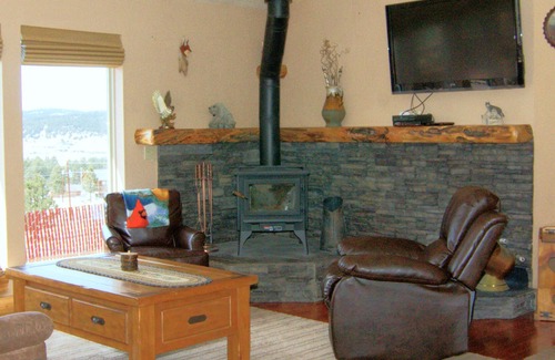 Florissant House | Cabin, Dog Friendly, Hot Tub, Views, 6 acres, Wheelchair Accessible