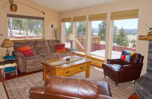 Florissant House | Cabin, Dog Friendly, Hot Tub, Views, 6 acres, Wheelchair Accessible