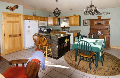 Florissant House | Cabin, Dog Friendly, Hot Tub, Views, 6 acres, Wheelchair Accessible