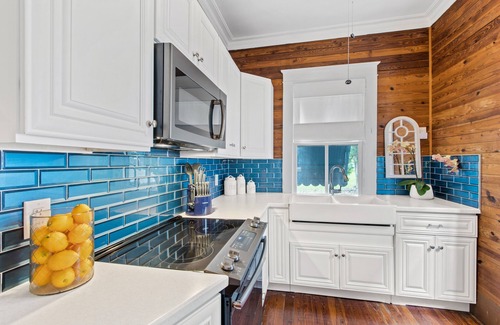 The Meadows Condo | CABIN FEVER ~ First Floor 1 Bedroom, 1 Bathroom with Full Kitchen and Pool!